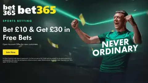 丹-伯恩和斯凯利共庆英格兰队首战荣耀，喜获纪念帽子